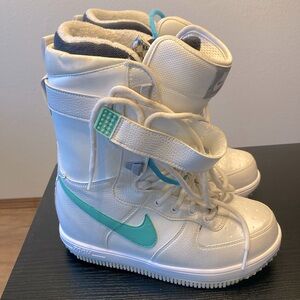 Nike snowboots